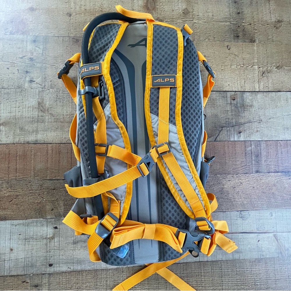ALPS Mountaineering Hydro Trail 15 3L Hydration Reservoir Backpack NEW with Tags - Picture 5 of 8